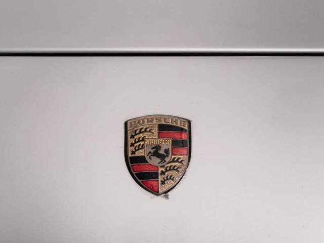Porsche 944