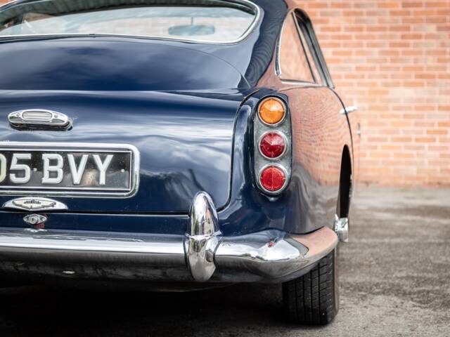 Aston Martin DB 4