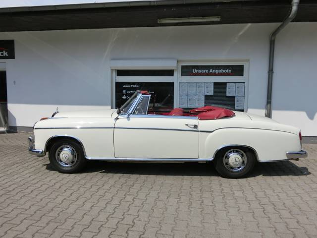 Image 1/16 de Mercedes-Benz 220 SE Cabriolet (1960)