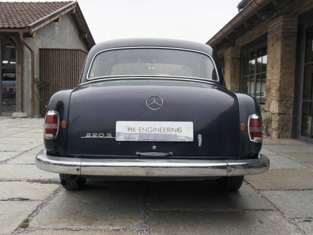 Mercedes-Benz 220 S