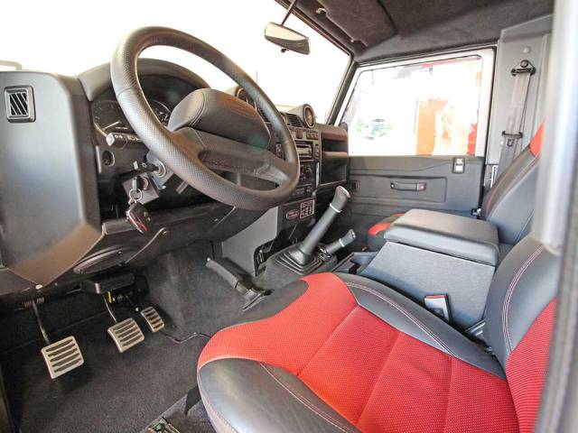 Land Rover Defender 90 Heritage