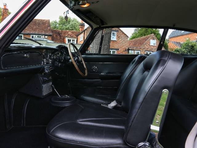 Aston Martin DB 6 Vantage
