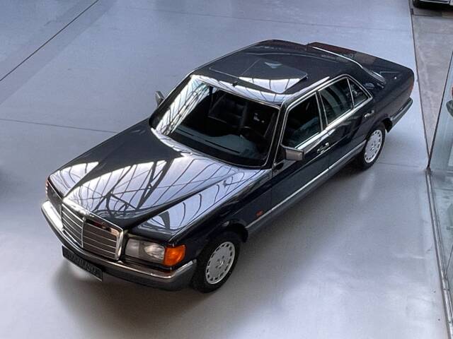 Immagine 1/31 di Mercedes-Benz 300 SE (1989)