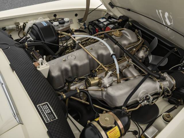 Mercedes-Benz 280 SL