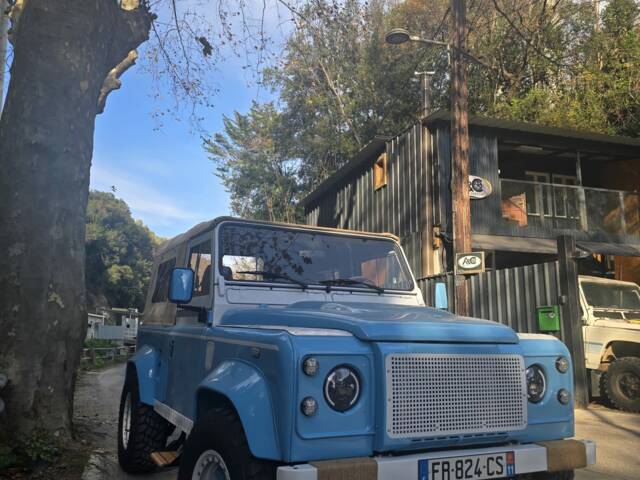 Land Rover Defender 90