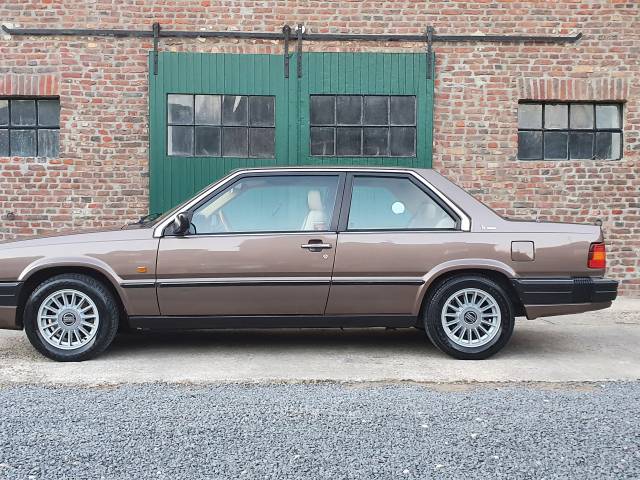 Bild 1/32 von Volvo 780 Bertone 2.8 V6 (1988)