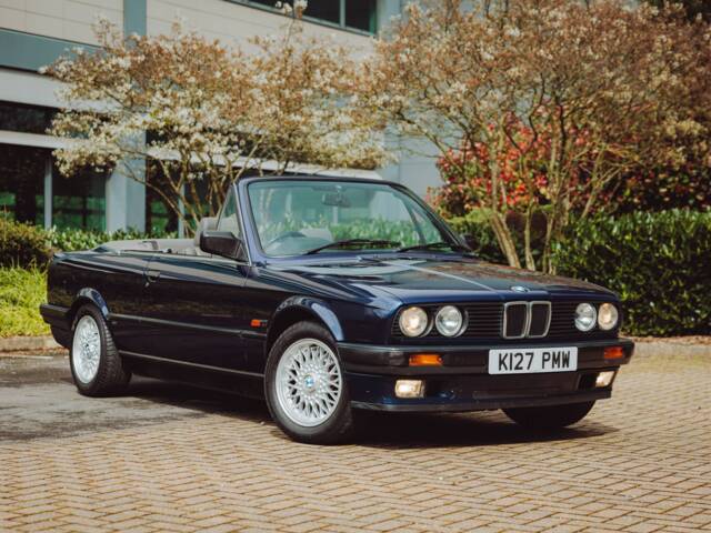Image 1/8 de BMW 318i (1993)