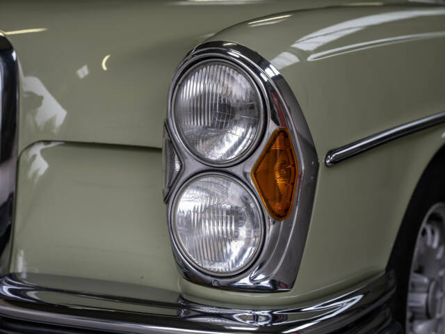 Mercedes-Benz 250 S