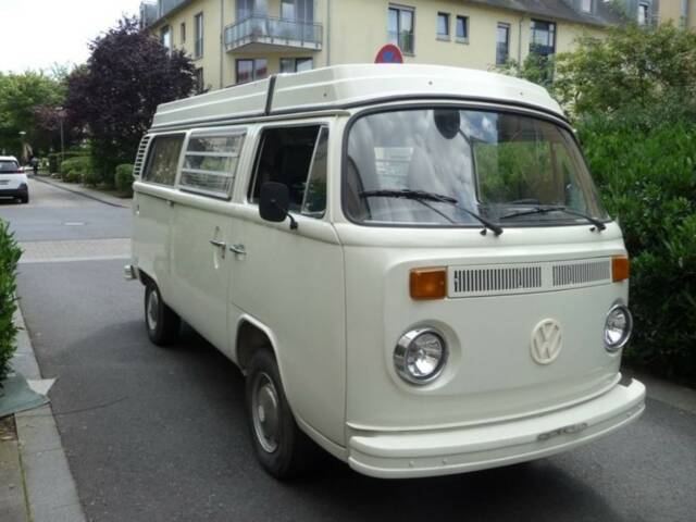 Image 1/100 of Volkswagen T2b Westfalia (1973)