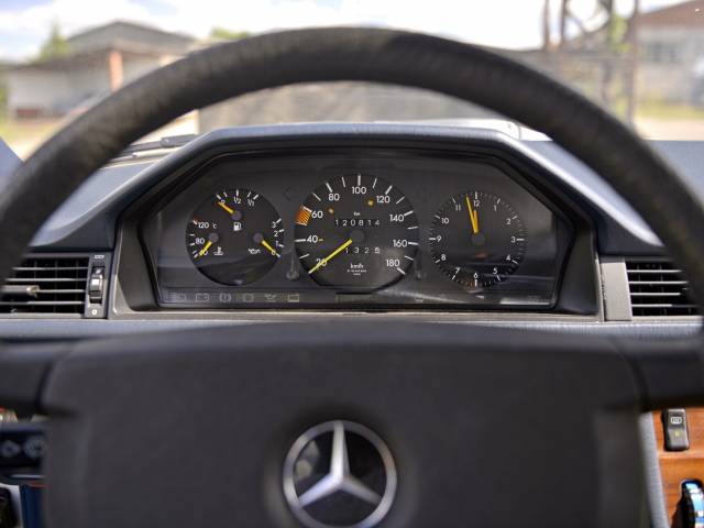 Mercedes-Benz 200 D