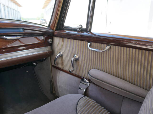Mercedes-Benz 300 d