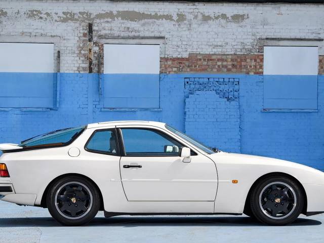 Porsche 944 S2