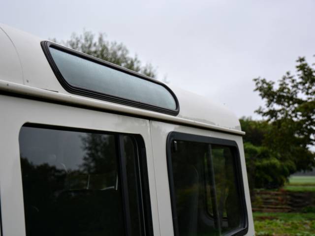 Land Rover Defender 110