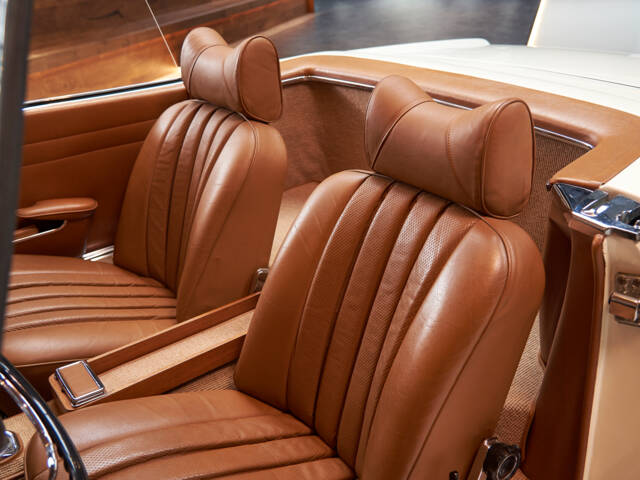 Mercedes-Benz 230 SL