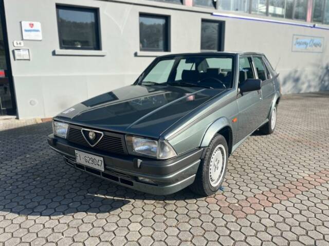 Image 1/7 de Alfa Romeo 75 2.0 Twin Spark (1987)