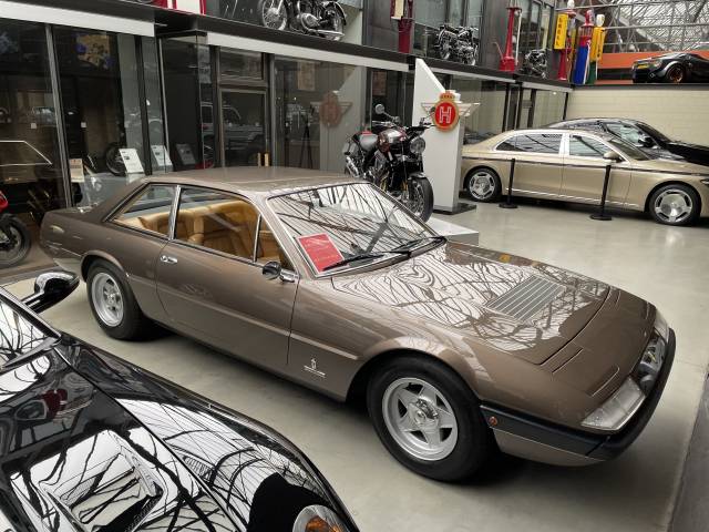 Image 1/34 of Ferrari 365 GT4 2+2 (1973)
