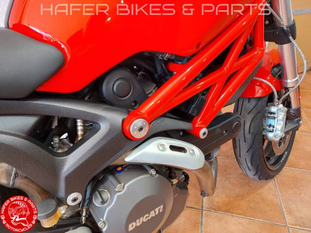 Ducati Monster 696 Plus