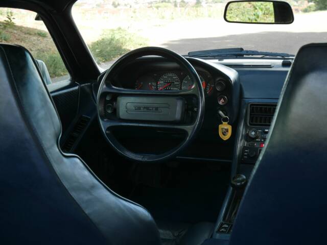Porsche 928
