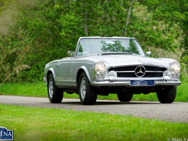 Mercedes-Benz 230 SL