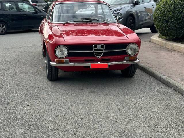 Image 1/29 de Alfa Romeo Giulia 1600 GT Junior (1972)