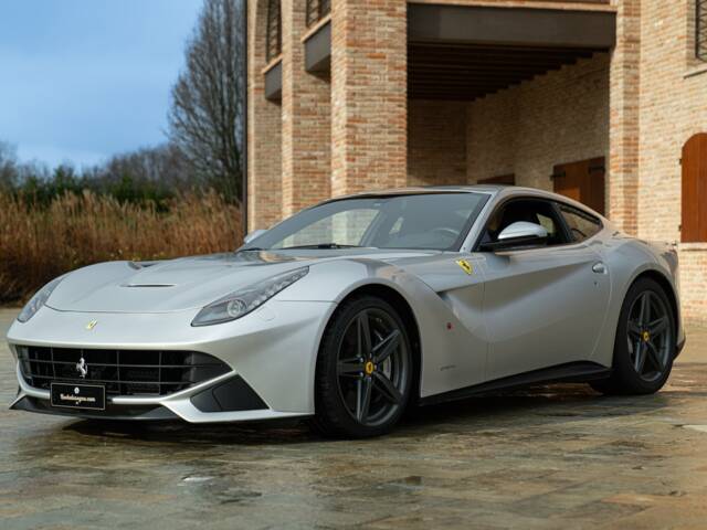 Image 1/50 of Ferrari F12berlinetta (2013)