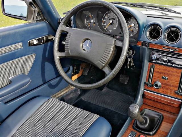 Mercedes-Benz 280 SL - Mercedes-Benz 280 SL intérieur