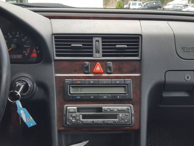 Mercedes-Benz C 200 - STEREO E COMANDI