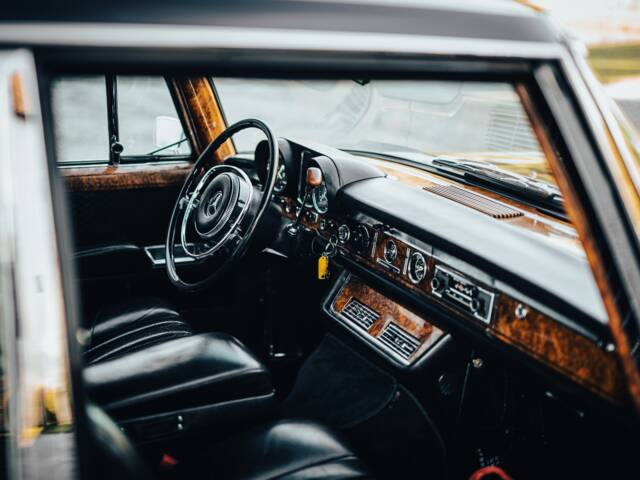 Mercedes-Benz 600