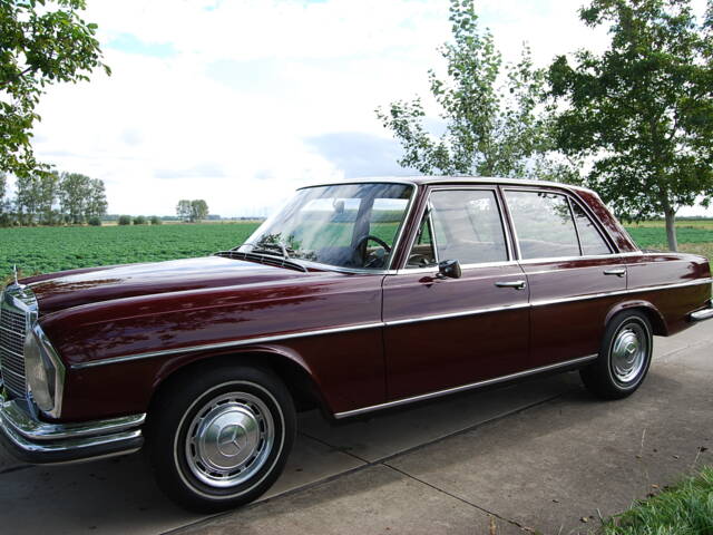 Mercedes-Benz 280 SE