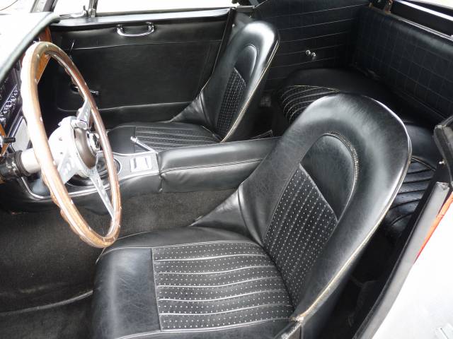 Austin-Healey 3000 Mk III (BJ8)