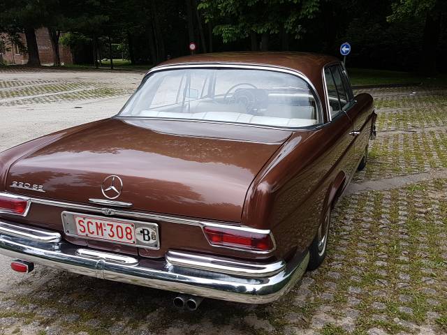 Mercedes-Benz 220 SE b