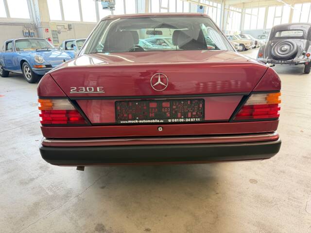 Mercedes-Benz 230 E