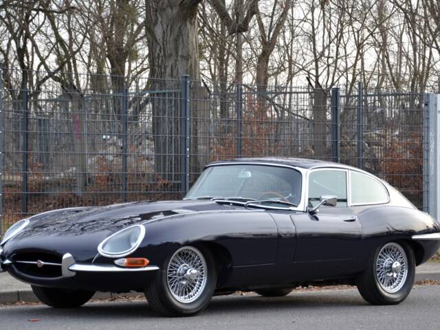 Image 1/32 de Jaguar Type E 4.2 (1967)
