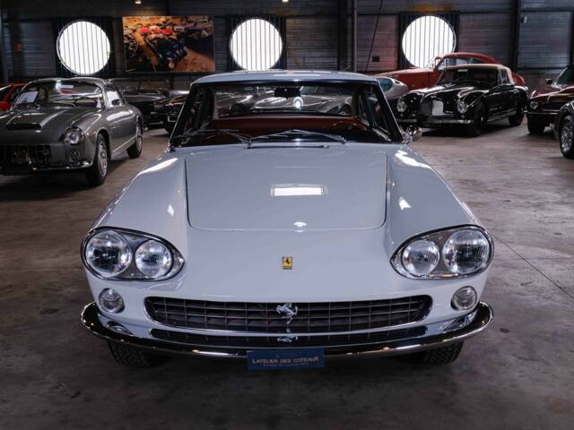 Ferrari 330 GT 2+2
