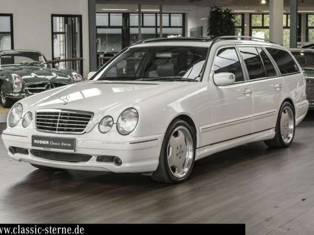 Immagine 1/15 di Mercedes-Benz E 55 AMG T (2001)