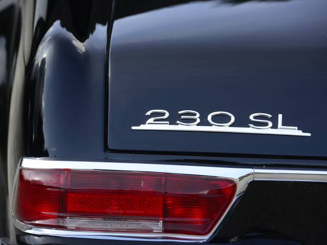 Mercedes-Benz 230 SL