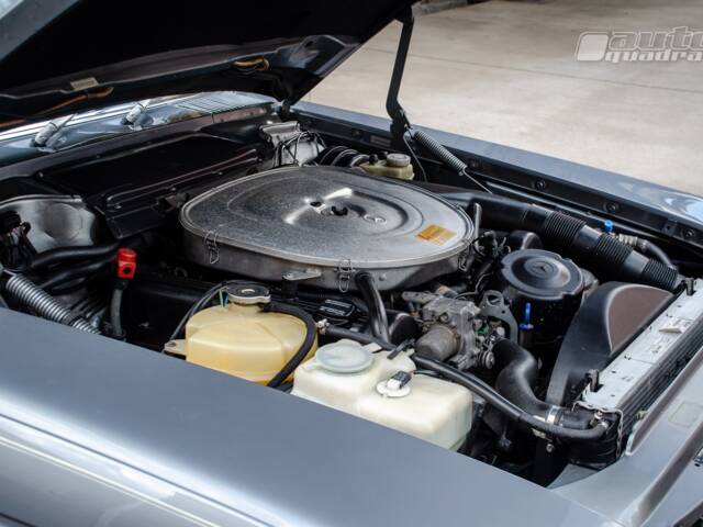 Mercedes-Benz 560 SL