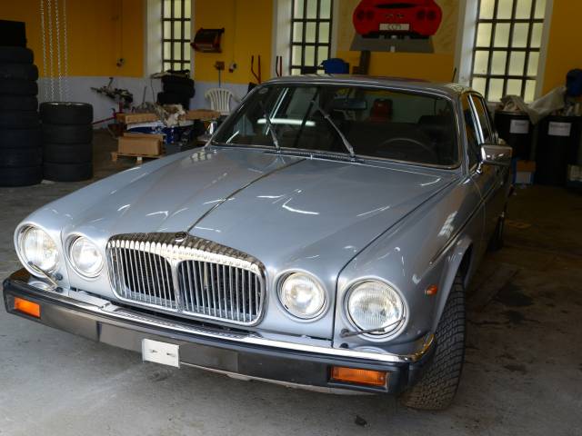 Imagen 1/5 de Daimler Sovereign 4.2 (1981)