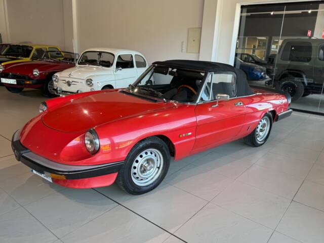 Bild 1/35 von Alfa Romeo 1.6 Spider (1985)