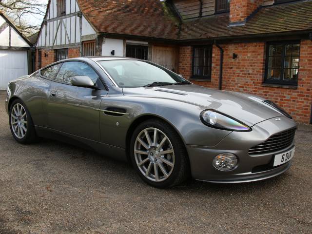 Aston Martin V12 Vanquish S