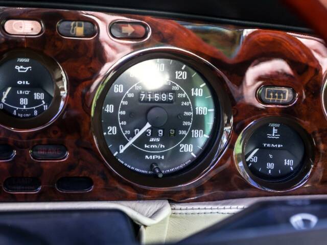 Aston Martin V8 EFi Volante