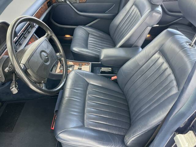 Mercedes-Benz 560 SEL