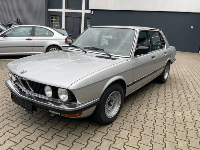 Bild 1/23 von BMW 528i (1983)