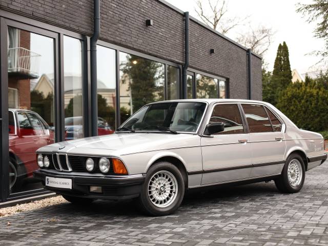 Immagine 1/71 di BMW 745i (1986)