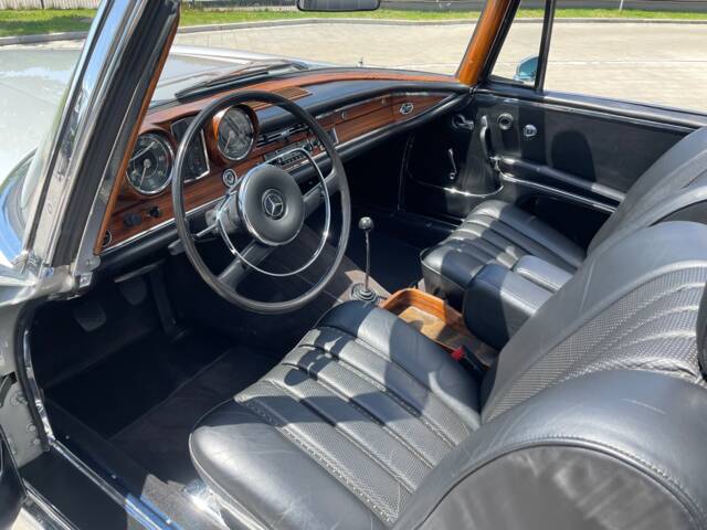 Mercedes-Benz 250 SE