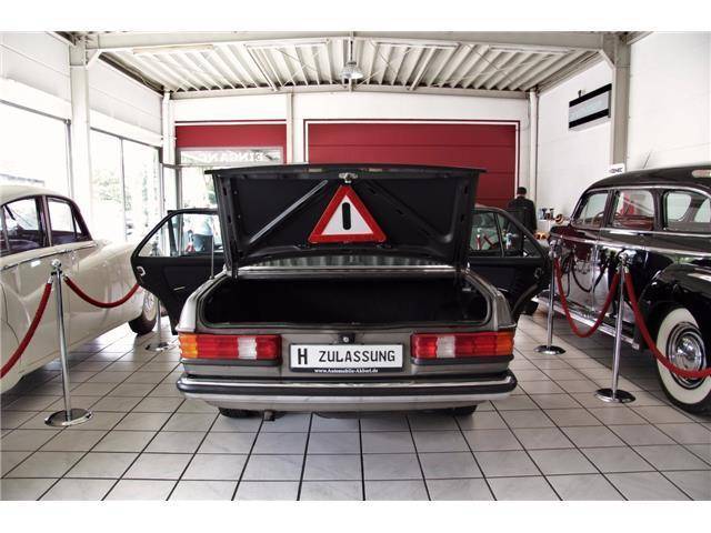 Mercedes-Benz 230 E