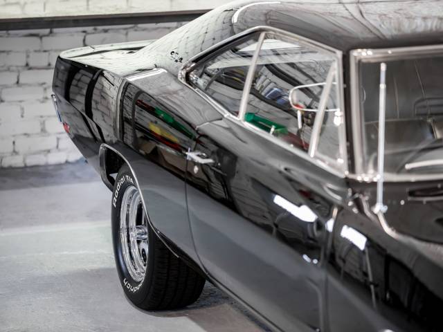 Dodge Charger 318