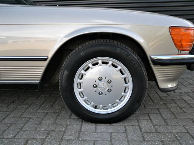 Mercedes-Benz 560 SL