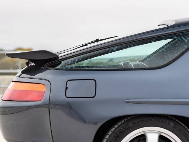 Porsche 928 S4