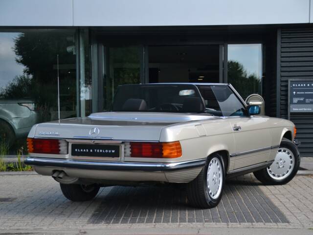 Mercedes-Benz 560 SL